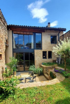 Maison romane avec jardin dans le centre de CLUNY